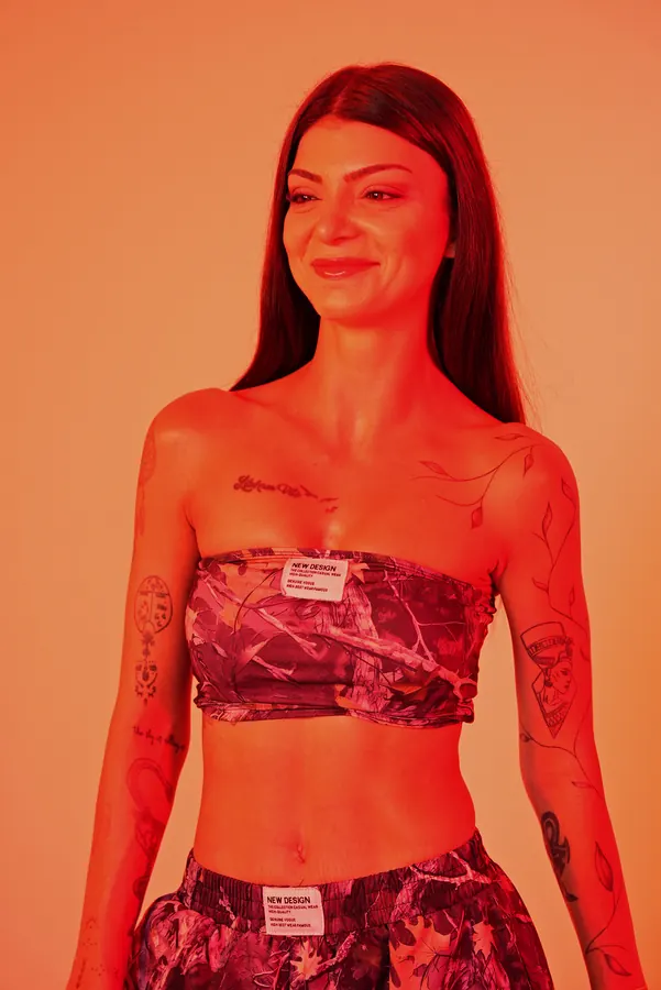 Motion — colour-gel studio fashion portrait by photographer Soner Erdoğan