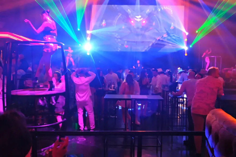 Neo Club Kemer club light show fotoğrafı — Soner Erdoğan